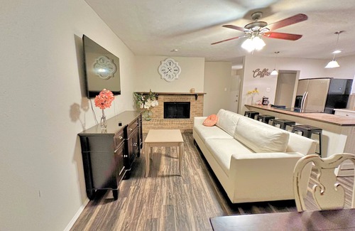 Allen House | Lovely 3-bedroom house with AC and WiFi in Allen