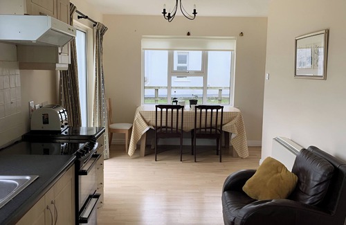 Liscannor House | Lovely 3-bedroom house with WiFi. Close to Cliffs of Moher and and Lahinch Golf.