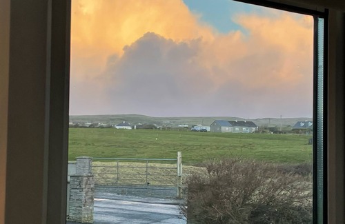 Liscannor House | Lovely 3-bedroom house with WiFi. Close to Cliffs of Moher and and Lahinch Golf.