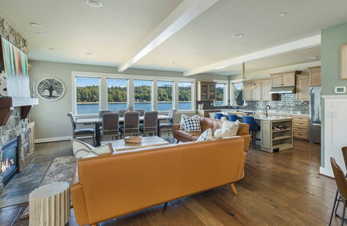 Burley House | Lovely 3 Bedroom Large Beachfront Home on Safe Private Island with Amazing Views