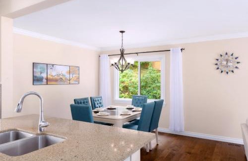 Port Moody House | LOVELY 3 bedroom PORT MOODY spacious home 6 people free parking