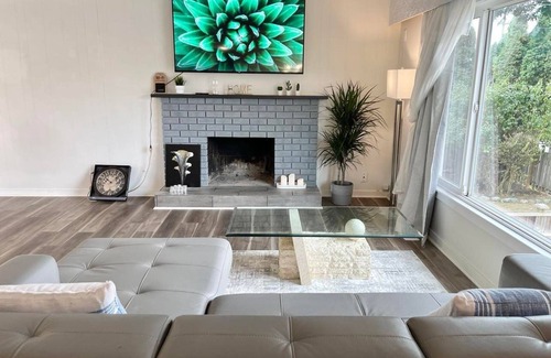 Mission House | Lovely 3-bedroom upper rental unit