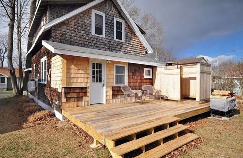 Saybrook Manor House | Lovely 3 BR Beach house with beach just a 1 block walk away
