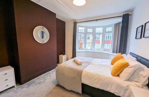 Gateshead Apartment | Lovely 3 Br Flat For Family, Friends And Workers