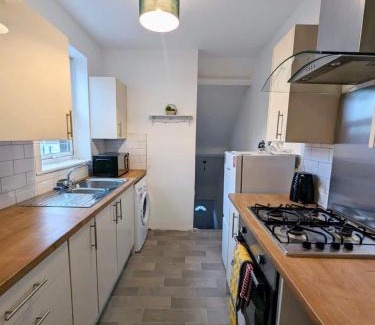 Gateshead Apartment | Lovely 3 Br Flat For Family, Friends And Workers