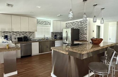 Eustis House | Lovely 3-Master bedroom house in Eustis with plenty of parking and a pizza oven.