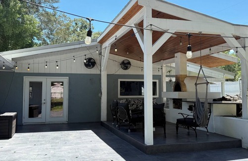 Eustis House | Lovely 3-Master bedroom house in Eustis with plenty of parking and a pizza oven.