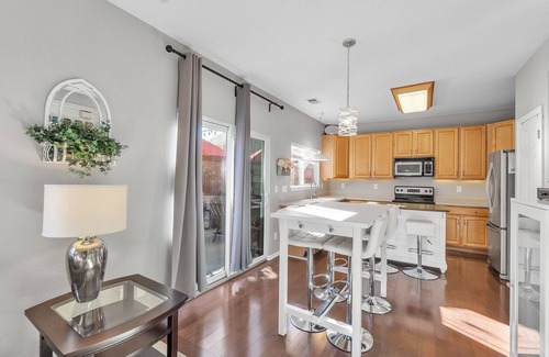 Parker House | Lovely 30-Day Boutique 3 Bedroom 3 Bath Furnished Rental