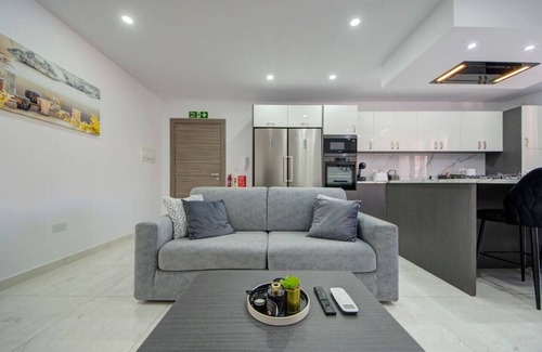 Tal-Ibrag Apartment | Lovely 3BR home with Private Terrace in Swieqi