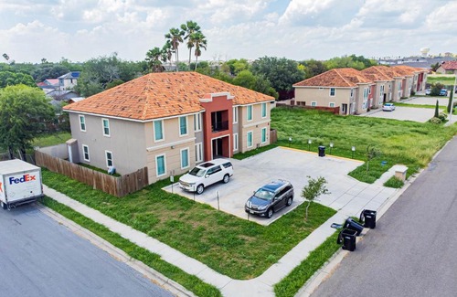 McAllen Apartment | lovely, 3BR near airport,hospitals, mall-shops