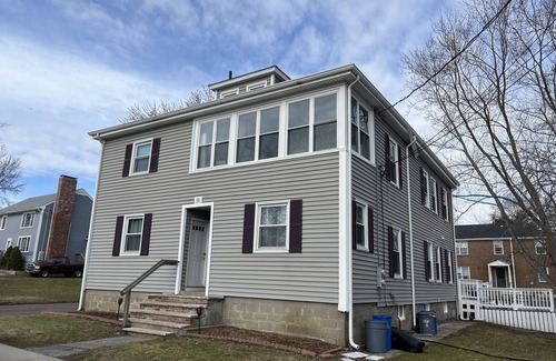 Ipswich House | Lovely 3Br with free parking/King bed and patio-5 min from beach