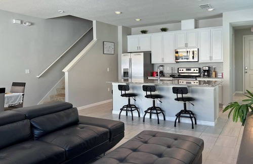 Indian Wells House | Lovely 4 Bed/3.5 bath townhome 13 min from Disney!