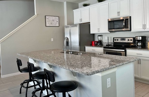 Indian Wells House | Lovely 4 Bed/3.5 bath townhome 13 min from Disney!