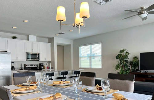 Indian Wells House | Lovely 4 Bed/3.5 bath townhome 13 min from Disney!
