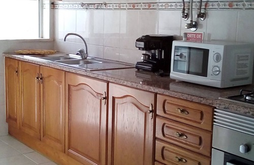 Mexilhoeira da Carregacao Apartment | Lovely 4-Bed Apartment in Estombar