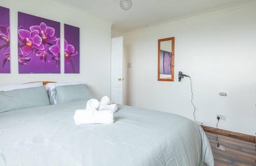 Nelson House | Lovely 4-Bed Business or Family House in Nelson
