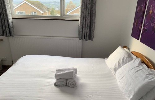 Nelson House | Lovely 4-Bed Business or Family House in Nelson