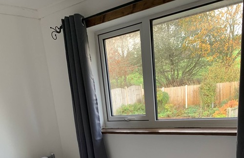 Nelson House | Lovely 4-Bed Business or Family House in Nelson