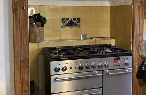 Cajarc House | Lovely 4 bed Farmhouse & Pool - beautiful setting, easy walk to local amenities