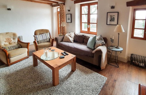 Cajarc House | Lovely 4 bed Farmhouse & Pool - beautiful setting, easy walk to local amenities