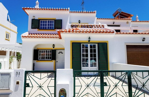 Retur House | Lovely 4 Bed House With Pool, Walking Distance To Beach