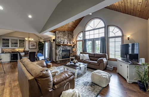 Meaford House | Lovely 4 bedroom, 2 bath home on Southern Georgian Bay