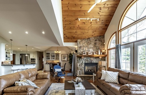 Meaford House | Lovely 4 bedroom, 2 bath home on Southern Georgian Bay