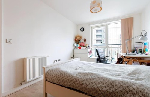 Stratford and New Town Apartment | Lovely 4 Bedroom Apt Close to Central London