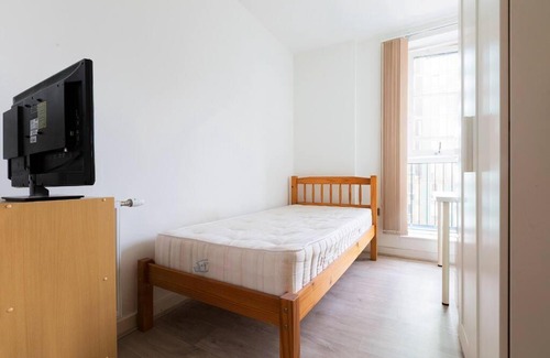 Stratford and New Town Apartment | Lovely 4 Bedroom Apt Close to Central London