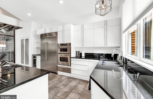 Canton House | Lovely 4-bedroom estate in Baltimore with AC, fitness room, WiFi