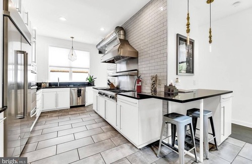 Canton House | Lovely 4-bedroom estate in Baltimore with AC, fitness room, WiFi