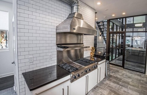 Canton House | Lovely 4-bedroom estate in Baltimore with AC, fitness room, WiFi