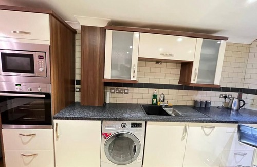 Sittingbourne House | Lovely 4 Bedroom Town House in Sittingbourne, up to 8 sleeps