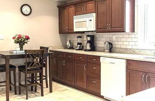 Copiague House | Lovely 4 bedroom house near the Bay