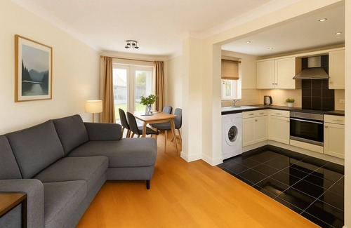 Maidenhead House | Lovely 4-bedroom house with WiFi in Maidenhead. Close to M4 and M25.