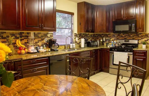 Panther Creek House | Lovely 4-bedroom house in downtown of The Woodlands