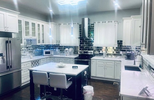 Candler-McAfee House | Lovely 4-bedroom house with Pool in Decatur