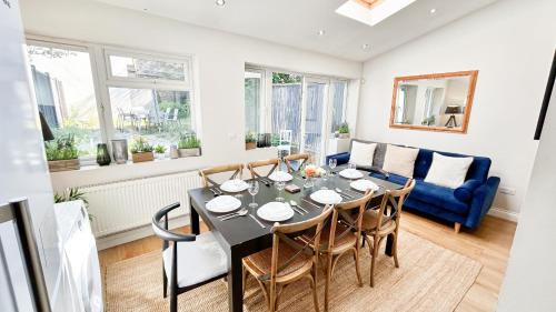 Kilburn Apartment | Lovely 4-Bedroom Kilburn Flat with Garden and Parking near Hampstead Heath, Abbey Road