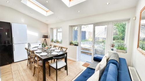 Kilburn Apartment | Lovely 4-Bedroom Kilburn Flat with Garden and Parking near Hampstead Heath, Abbey Road