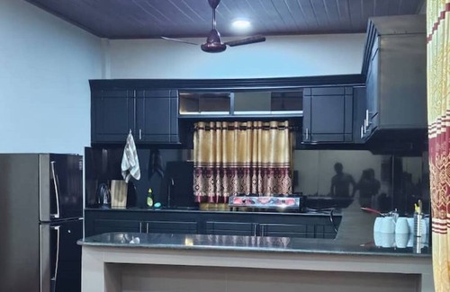 Nallur House | Lovely 4 bedroom top floor home in Kokkuvil East, Jaffna, Sri Lanka