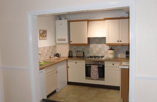 Bridlington House | Lovely 4 bedroom semi, suitable for families can sleep up to 6 - 250m from beac