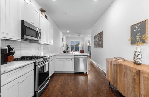 Hillsboro West End House | Lovely 4-bedroom townhome with Rooftop! Mins from DT!