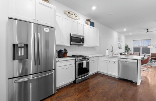 Hillsboro West End House | Lovely 4-bedroom townhome with Rooftop! Mins from DT!