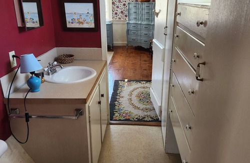 Little Compton Other | Lovely 4-bedroom farmhouse in Little Compton. Pet and family friendly.
