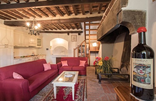 Montalla Villa | Lovely 4 bedroom villa, private pool, 3KM to Cortona, walk to restaurant