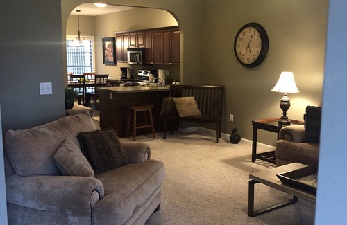 Hoover House | Lovely 4 bedroomTownhome - central to RTJ Golf and Hoover Met