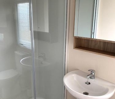 Crowle Other | Lovely 4 berth caravan on 7 Lakes Country Park at Crowle North Lincolshire