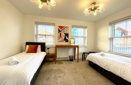 Bicester House | Lovely 4 doubled bedroomed townhouse in Bicester near to Bicester Village