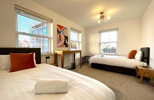 Bicester House | Lovely 4 doubled bedroomed townhouse in Bicester near to Bicester Village