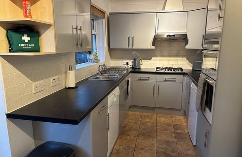 West Thornton House | Lovely 4Bed House *2 bathroom *Garden*free parking